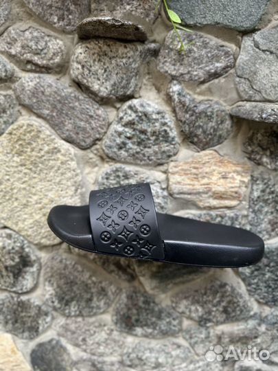 Шлёпанцы узор LV