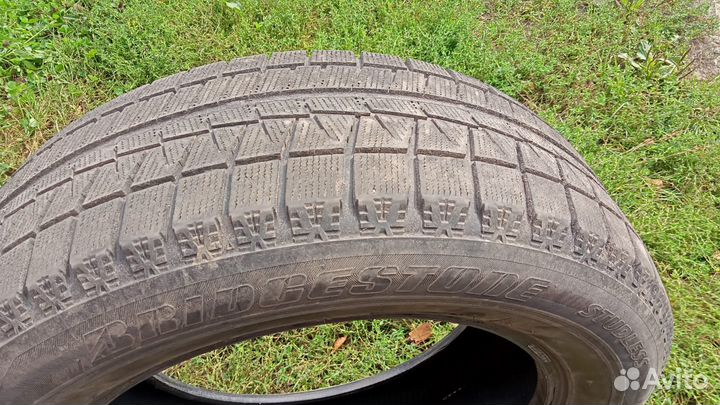 Bridgestone Blizzak Revo GZ 215/60 R17