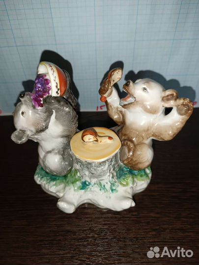 Фарфоровая статуэтка 