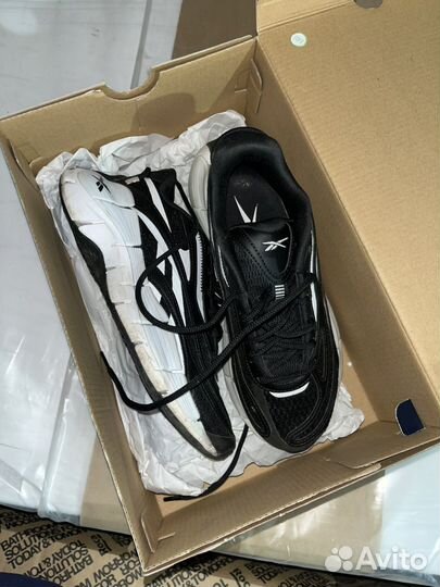 Кроссовки женские