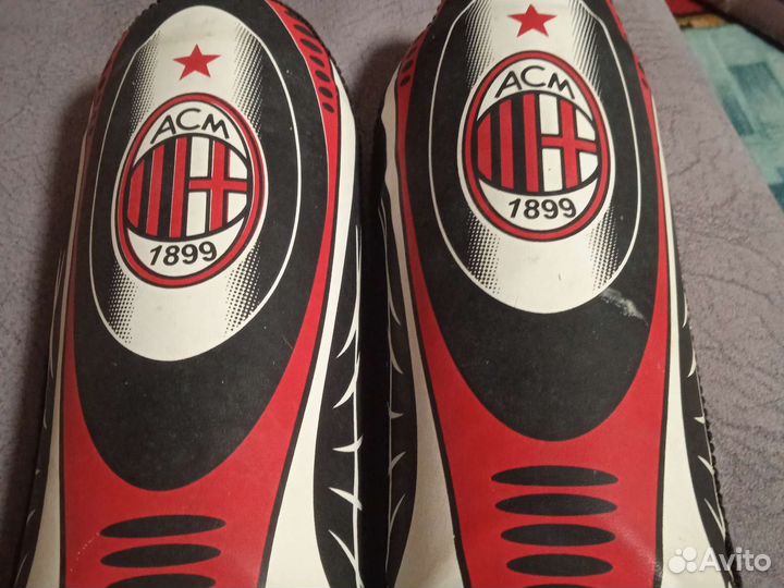 Футбольные наколенники