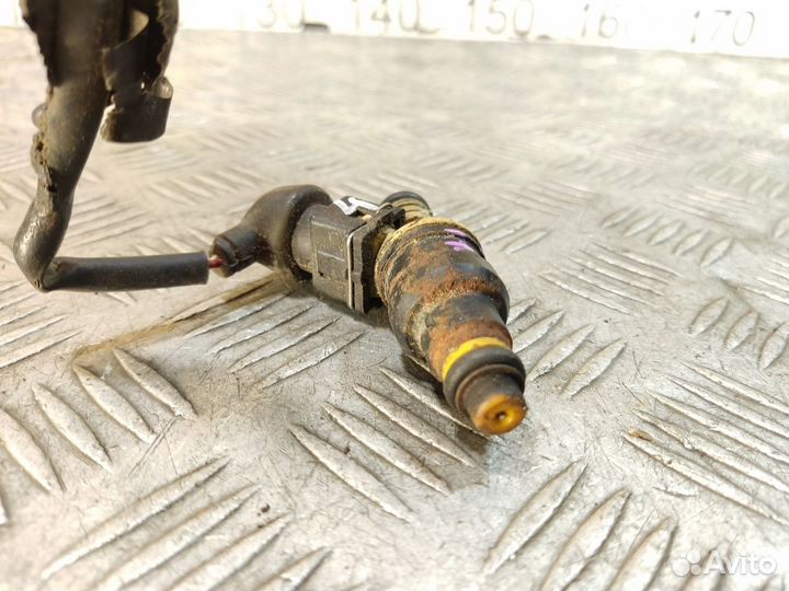 Форсунка двигателя Peugeot 406 1995-1999