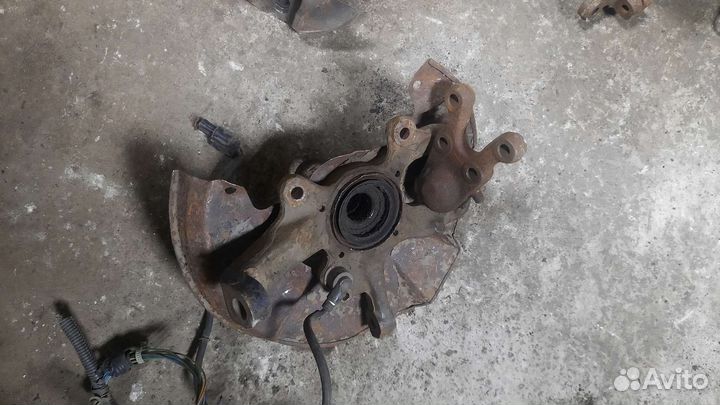 Монтеро спорт 1 поворотный кулак правый