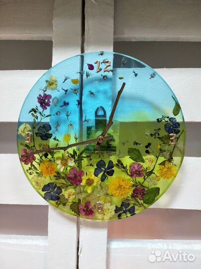 Часы из смолы с цветами 