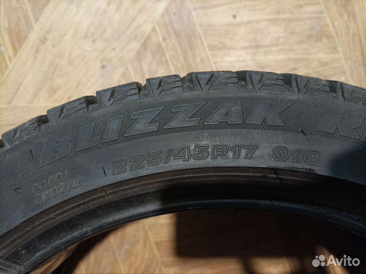 Bridgestone Blizzak Revo2 225/45 R17