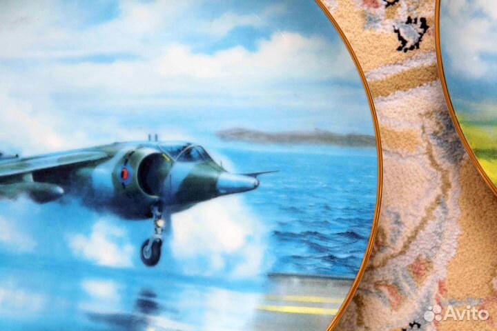 Фарфоровая, коллекционная тарелка. Самолеты