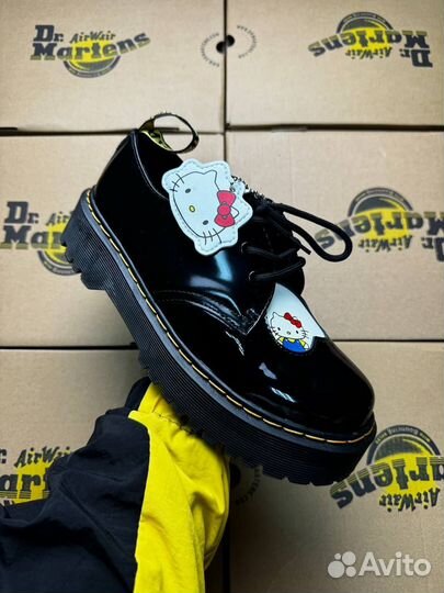 DR Martens x Hello Kitty