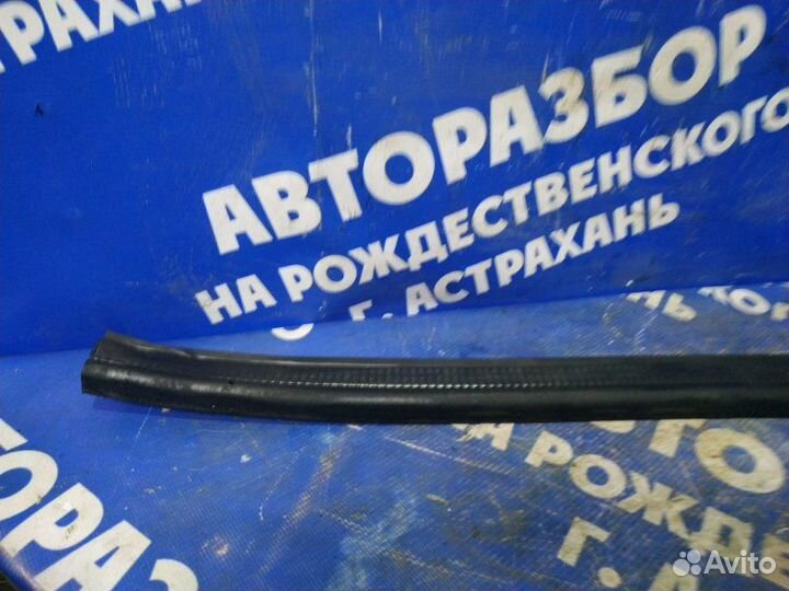 Уплотнительная резинка капота Ваз Лада Приора купе