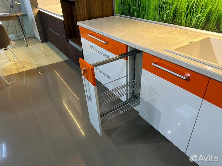 Кухонный гарнитур выставочный образец