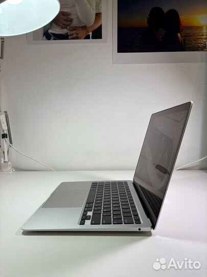 MacBook Air 13 Silver 8 / 256 GB M1 2020 A2337