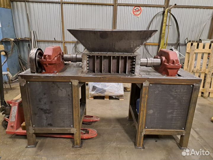 Шредер промышленный для пластика, дерева, резины