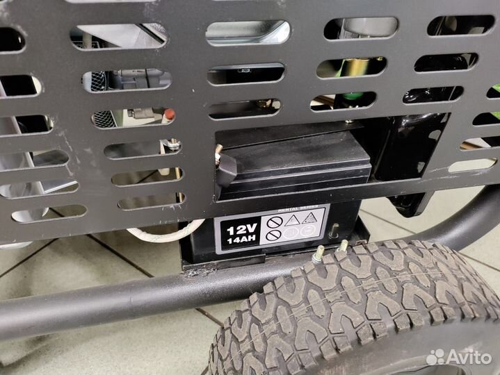 Бензиновый генератор Hyundai HY 7000SE-3