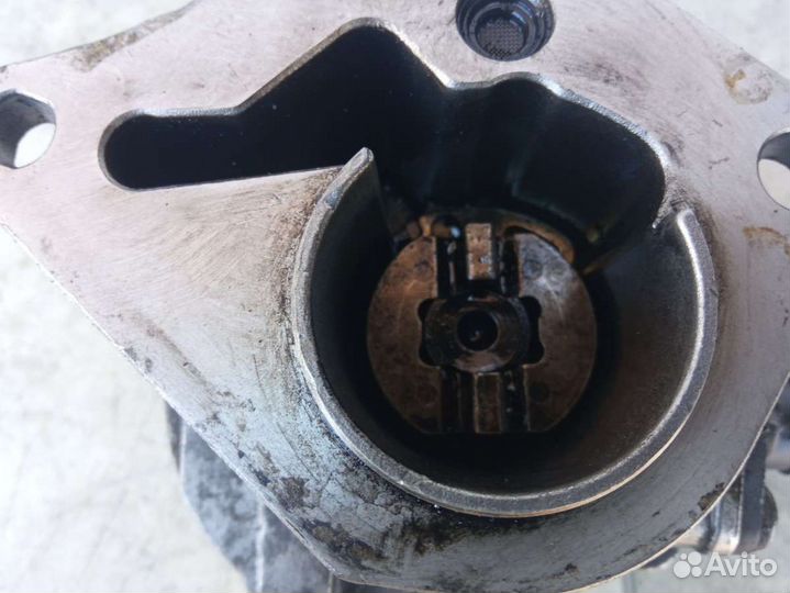 Насос вакуумный Volvo S40 1 8200072985