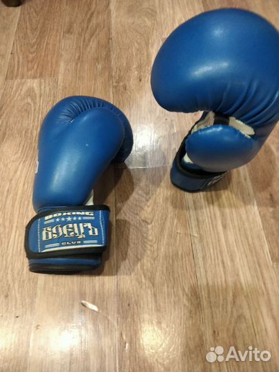 Боксерские перчатки боец