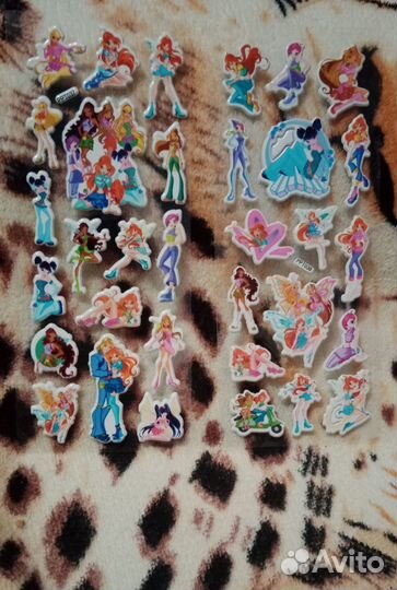 Журналы, книги, наклейки, брелок с Винкс