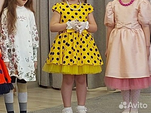 Платье в стиле стиляги для девочки желтое в горох