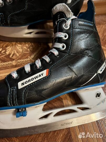 Коньки хоккейные