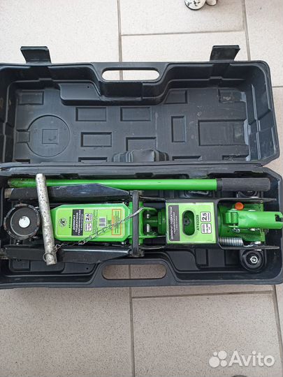 Домкрат гидравлический подкатной 2,5 тонны