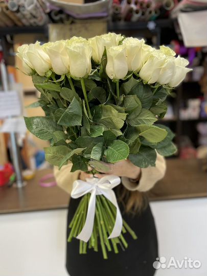 Букет 55 белых роз