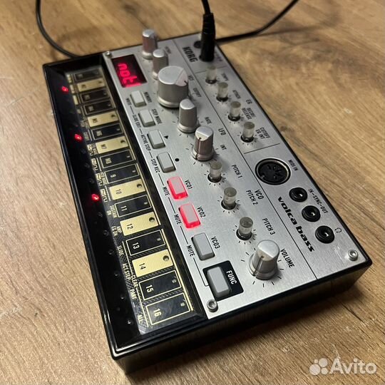 Синтезатор korg volca bass