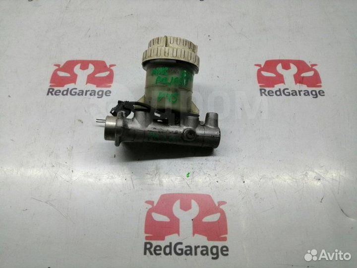 Главный тормозной цилиндр Mitsubishi Pajero V45