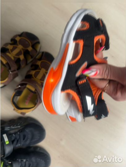 Сандали, кроссовки