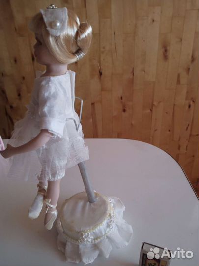 Кукла фарфоровая коллекционная