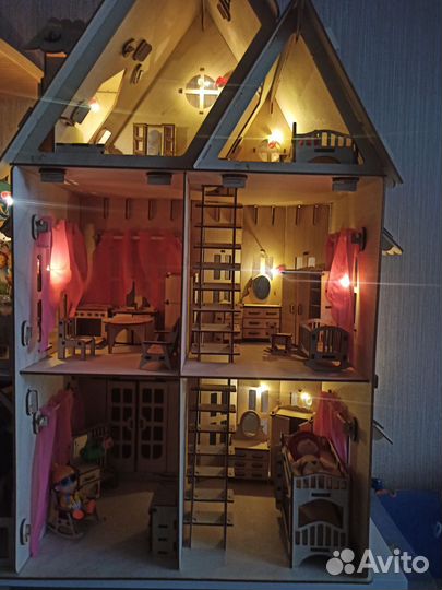 Домик кукольный деревянный