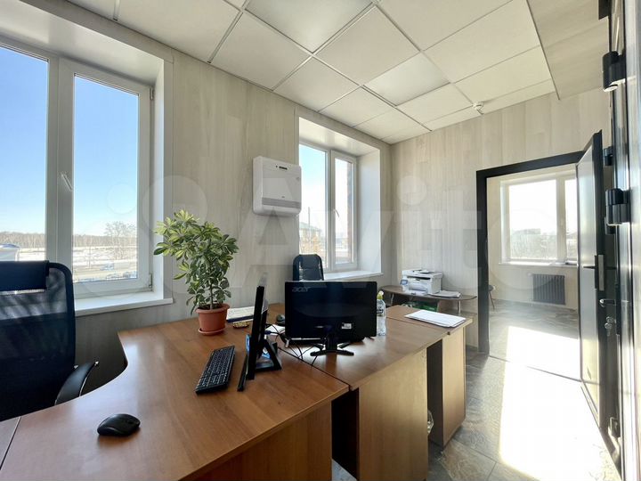 Продажа здания с арендаторами 1370 м²