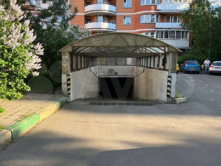 Машиноместо, 12 м²