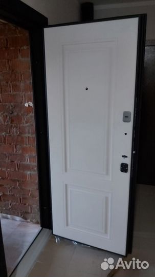 Новая входная металлическая дверь