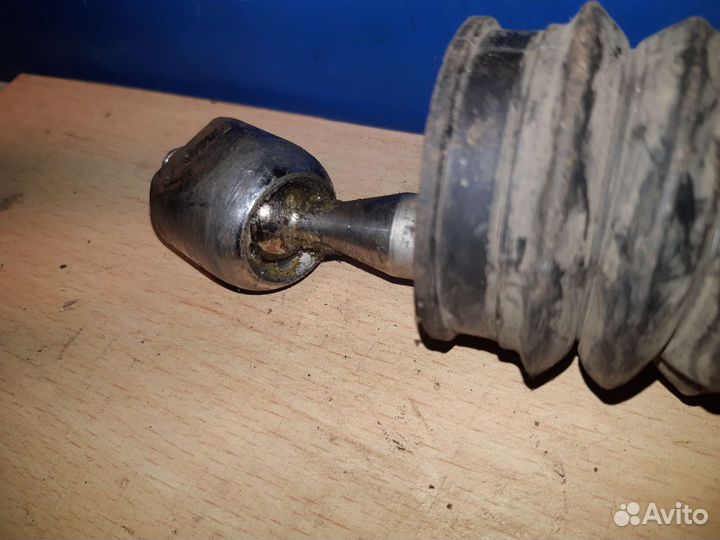 Рулевой наконечник левый Toyota Corolla E150