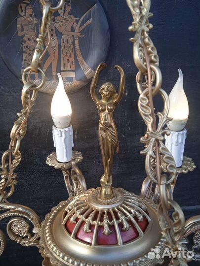 Красивая старинная люстра