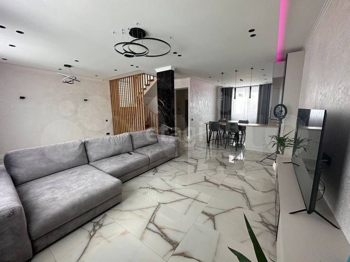 Дом 201 м² на участке 10 сот.