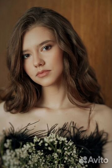 Макияж, локоны, собранные прически