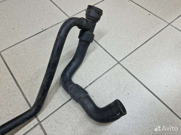 Патрубок радиатора Audi A4 B5/Passat B5 8D0121055G