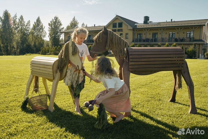 Деревянные лошадки разных размеров