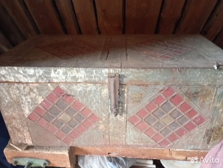 Советские чемоданы и сундуки