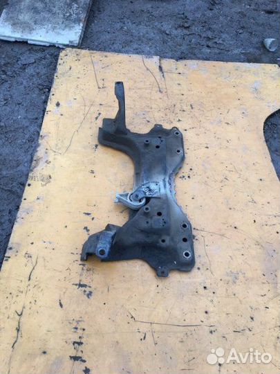 Подрамник передний Ford Focus 1.6L 1998-2005