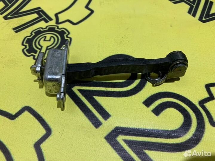 Ограничитель двери Toyota Vitz NCP91 1nzfe 03.2006