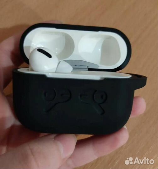 Чехол soft touch c карабином для Apple Airpods Pro