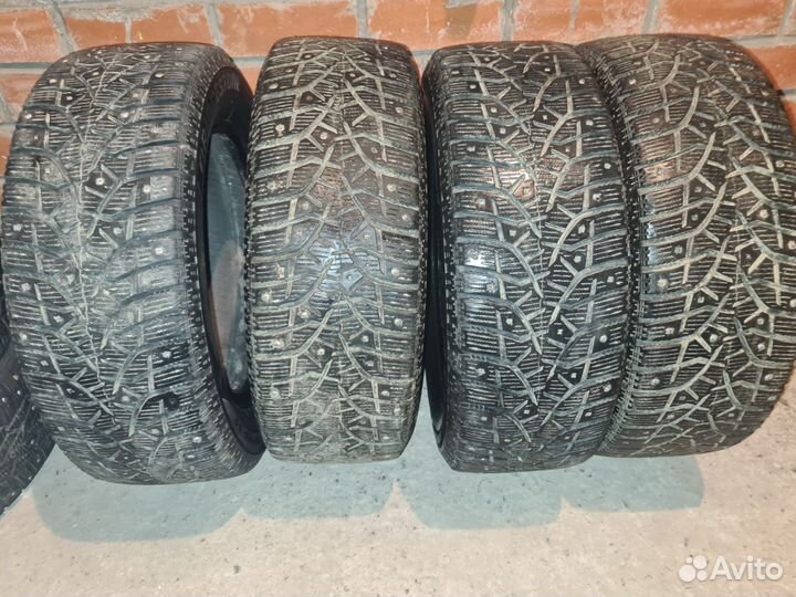 Bridgestone Blizzak Spike-02 215/60 R16 95T