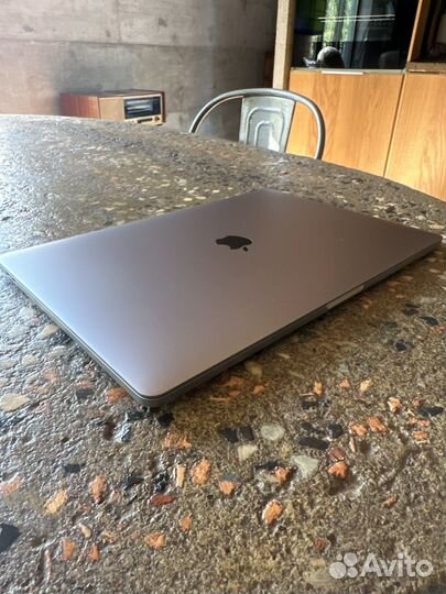 Apple MacBook Pro 15 2019 i9 16gb 512gb touch bar