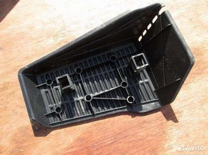 Подставка под ногу Toyota Allion ZZT245 1ZZ-FE