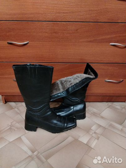 Зимние женские кожаные сапоги с натуральным мехом