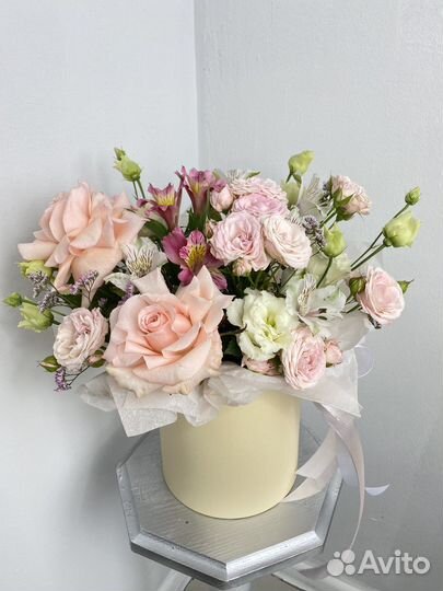 Цветочная композиция в шляпной коробке