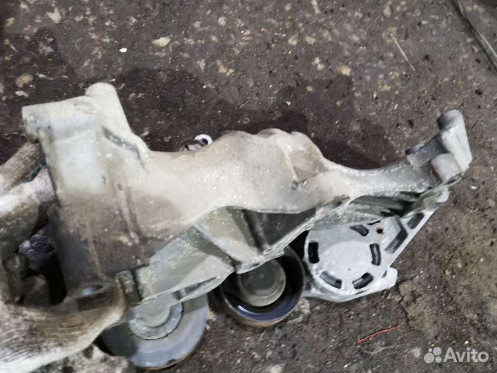 Кронштейн генератора Audi A6 C6