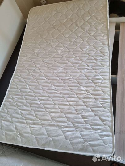 Кровать с матрасом
