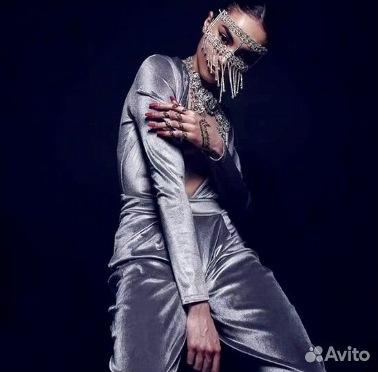 Маска из кристаллов и страз