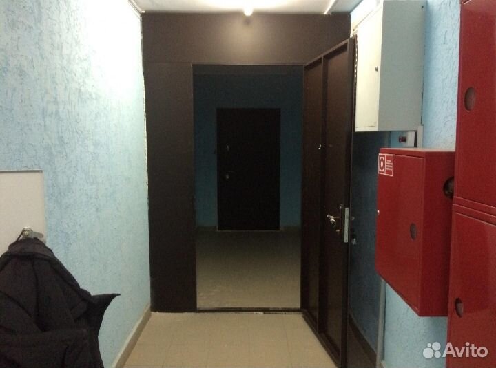 Дверь на площадке. Перегородка в тамбур